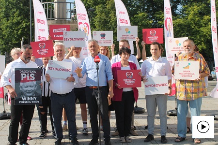 2 Omawia temat spotkania Robert Biedroń a