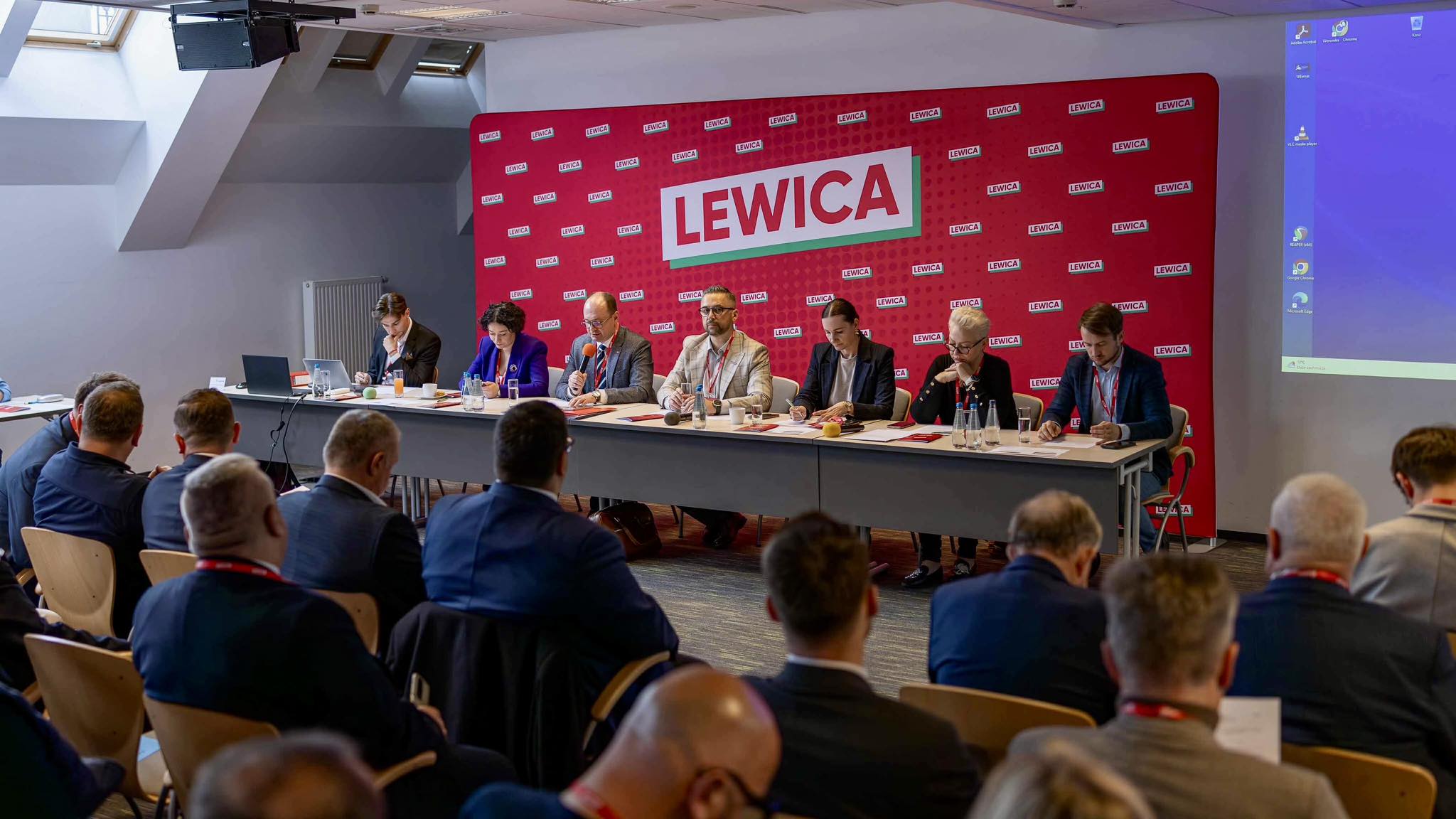 kulasek stol prezydialny2